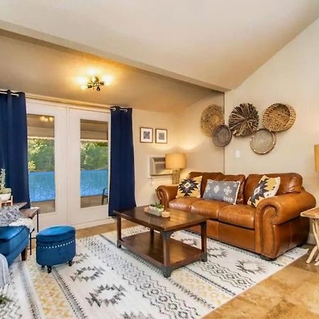 Boho Lakefront Condo With Stunning Views! Hawes 外观 照片